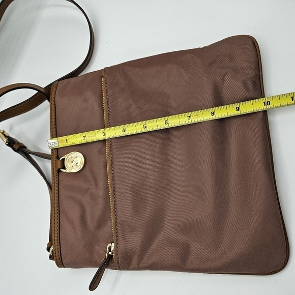 Michael Kors crossbody ba with adjustable straps - Picture 5 of 12